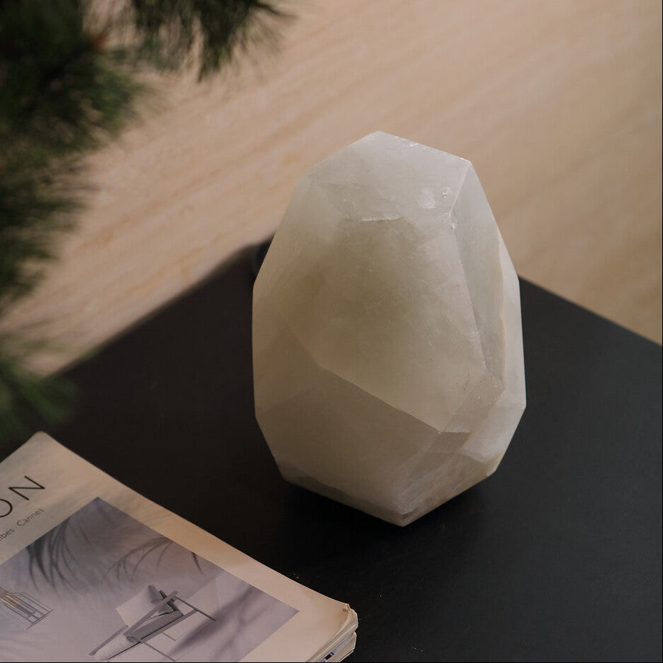Calcite Polygonal Table Lamp